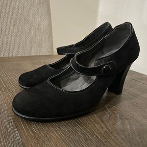 Aerosoles black suede women’s heels 7 1/2
